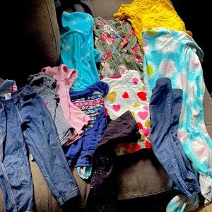 Lot of 2T girls clothing over 13 pieces. NWOT